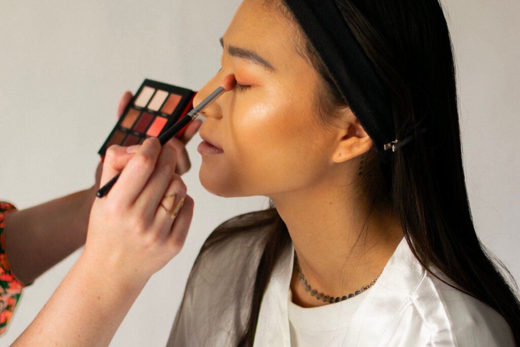 ¿Cómo fijar el maquillaje todo el día? Si sueles usar maquillaje, aquí tienes mis tres consejos de maquilladora.