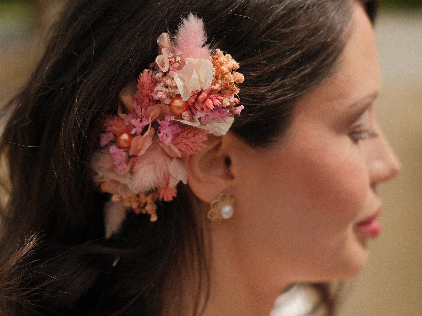 Cuando hace calor, a menudo nos preocupa que nuestro maquillaje no dure. ¿Cómo podemos maquillarnos correctamente en verano ?