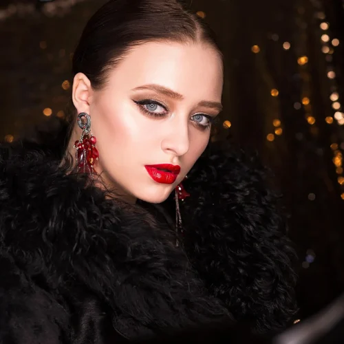 3 formas diferentes de usar el labial rojo para Navidad - Laura Blondel,